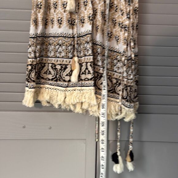 Cream Bell Sleeve V-Neck Tunic - Picture 5 of 13